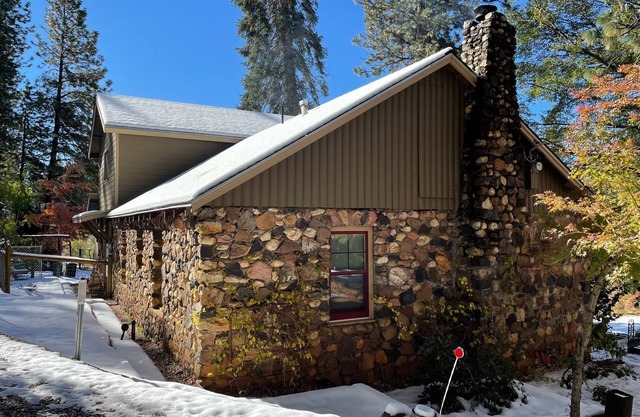 Getaway to the pines
