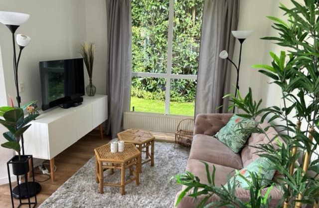 Gezellige vakantiewoning aan het water in Ewijk - recreational only no workers
