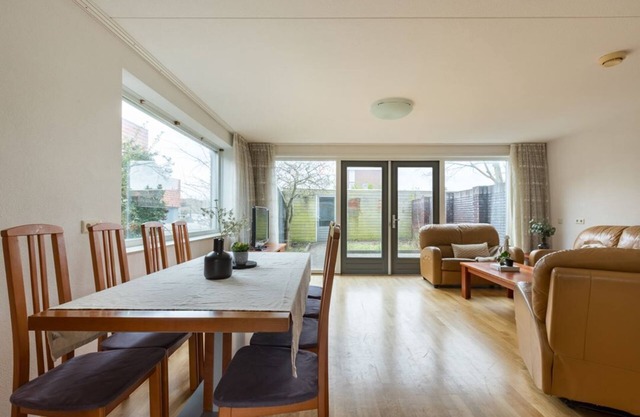 Gezinsvriendelijke Hoekwoning in Alkmaar met 5 Slaapkamers en Centrale Ligging