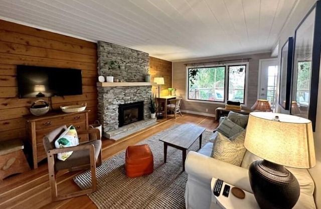 Gibsons Landing Pad - 1 Bedroom Suite