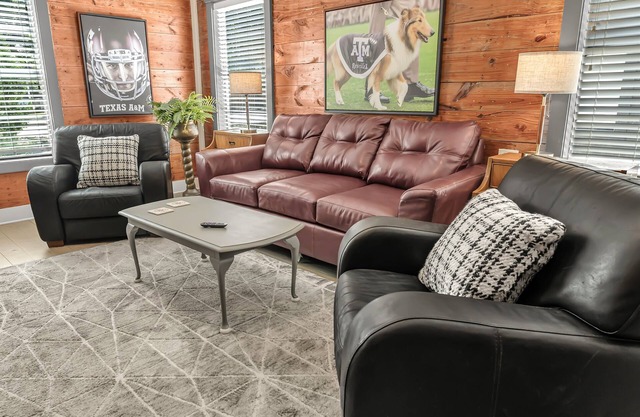 GIG'EM: Walk to A&M, Comfy King Bed, Sleeper Sofa