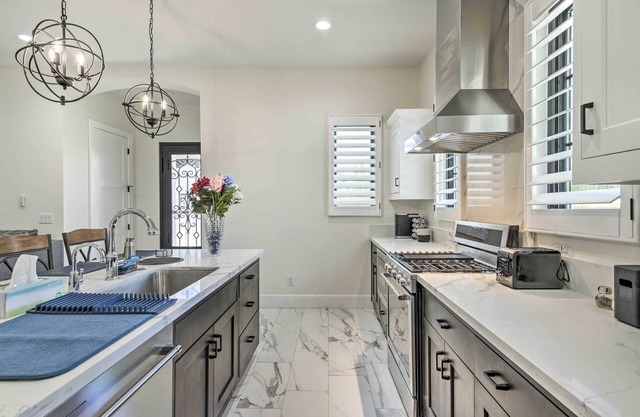 Gilbert Family Home ~ 30 Mi to Downtown Phoenix!