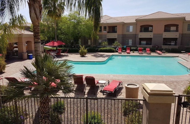 Gilbert/Mesa Luxury Resort Condo - 2 Pools, Spa's, Gym, BBQ's, Business Centre