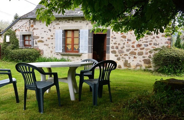 Gite Anglards-de-Salers, 2 bedrooms, 4 persons