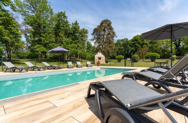 Gite Chateau 3 chambres piscine chauffée