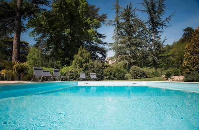 Gite de Caractere, La Riviere, heated pool, de luxe