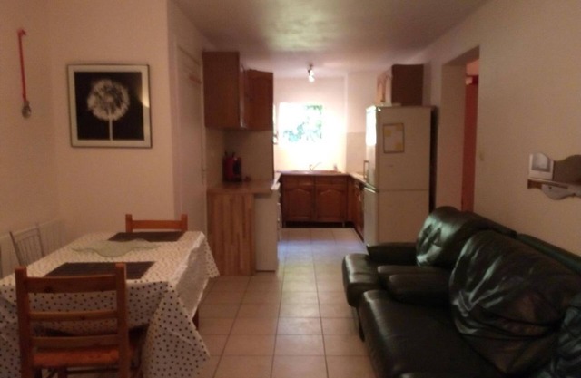 Gite for 4 people in Languedoc with shady garden and swimming pool
