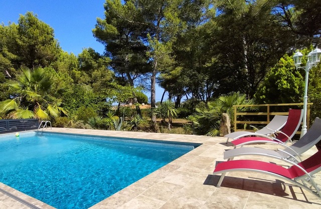 Gîte L'amandier located in a quiet area among the pines and close to the beaches