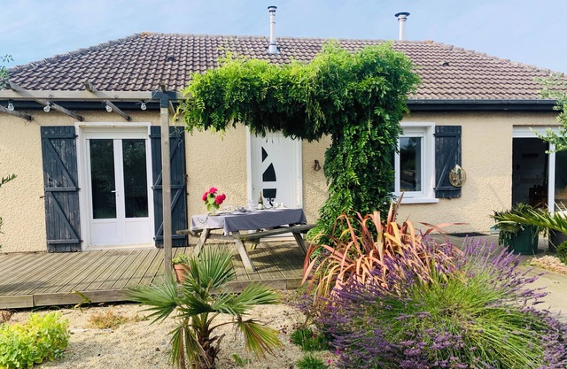 Gîte la maison du pêcheur located in the heart of the D-Day landing beaches