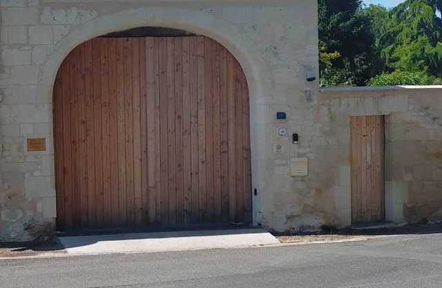 GÎTE LA PALMERAIE 10' from Saumur, the château, the Cadre Noir and the freeway