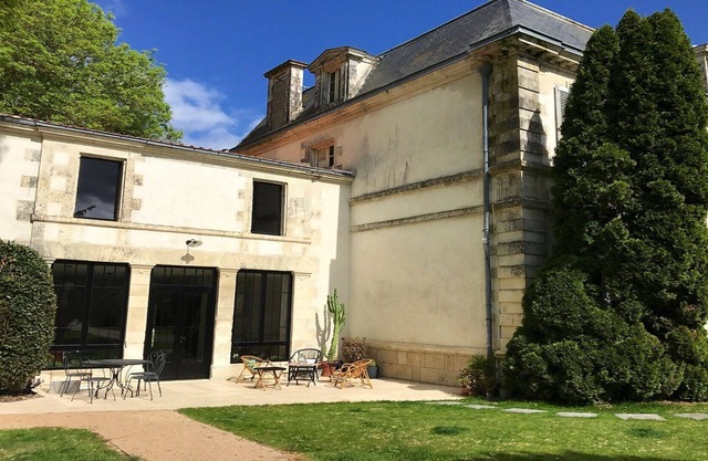 GITE Les Lodges du Château Tente MARIE ANTOINETTE Near La Rochelle