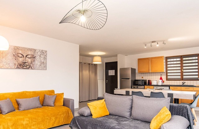 GITE LES TOURNESOLS House, Garden, secure parking, air conditioning, Netflix, 4 pers