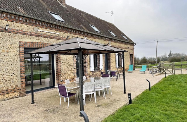 Gite Moussonvilliers, 5 bedrooms, 12 persons