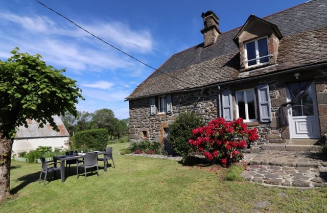Gite Saint-Bonnet-de-Salers, 3 bedrooms, 6 persons