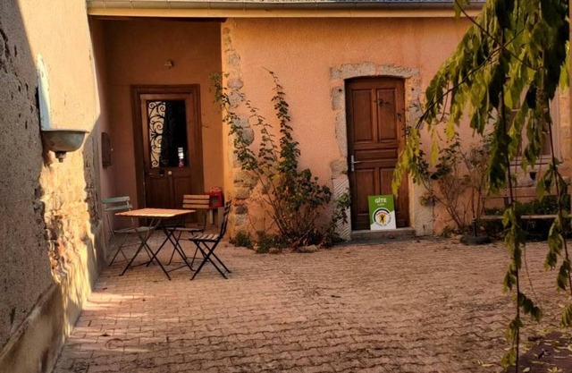 Gite Saint-Haon-le-Châtel, 3 bedrooms, 11 persons