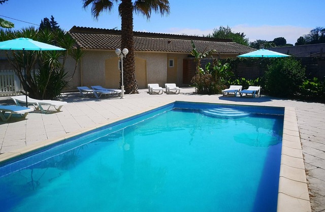 Gîte T3 Le Cycas with heated swimming pool in wooded grounds