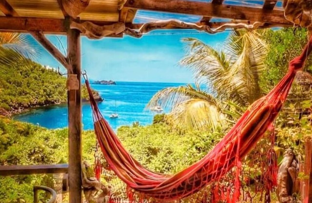 Gite Ti Kazalo - Cabane perchée - sea view - direct access to the Baie des Tortues beach