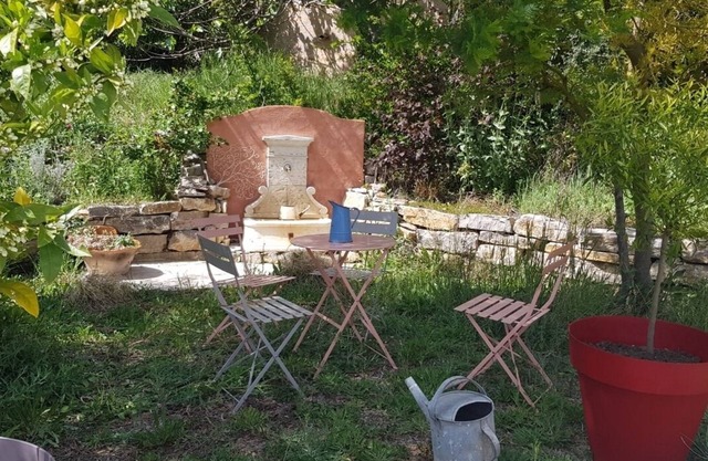 Gite with access to swimming pool