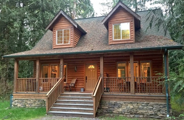 Glacier Springs Cabin 89 Cedar and Log Cabin close to skiing and hiking