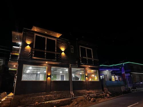 Glampfire Hotel and Cafe