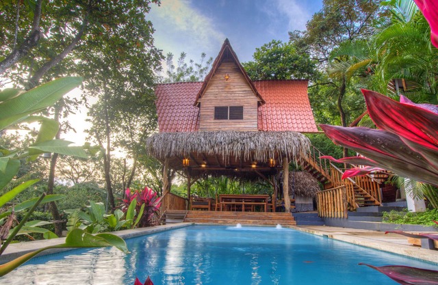 Glamping Treehouse in Nosara very close to the beach