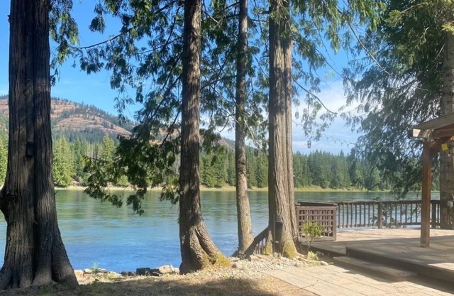 Glamping at it's Finest - Riverfront Property