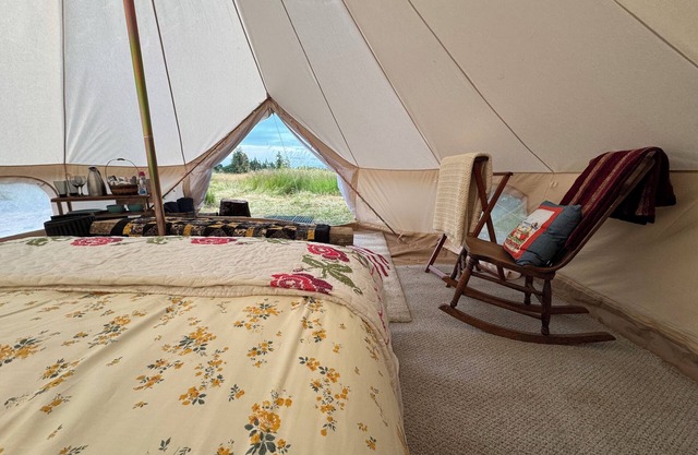 Glamping Bell Tent with Amazing Views of Cascades, Salish Sea & Mt Rainier