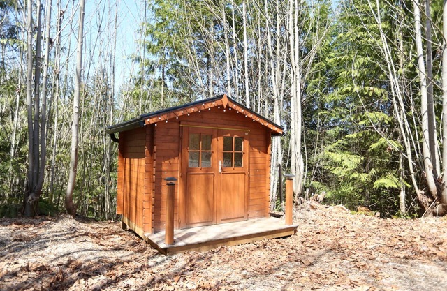 Glamping Bunkie Cabin Near the Cowichan River