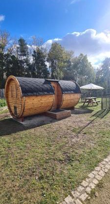 Glamping im beheizten Campingfass auf Leo's Farm