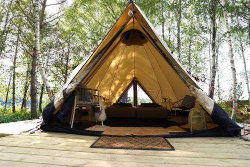 Glamping Tent with direct lake access