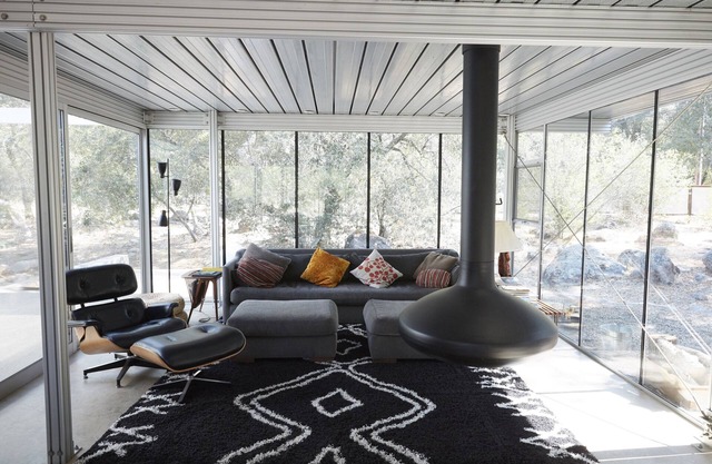 Glass home, with river, night sky & privacy What more can you ask for?