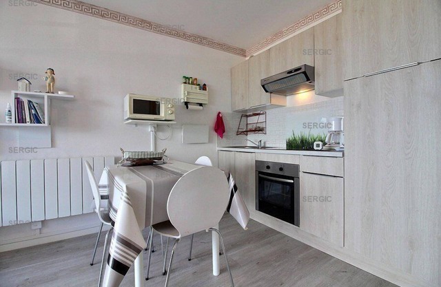 GLB107 : FACE MER, studio with terrace view from 1st floor, sleeps 4