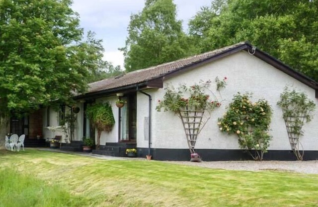 GLEN AFFRIC VIEW AT HILL HOUSE, family friendly in Cannich