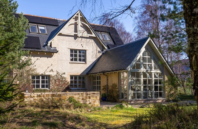 Glenfeshie House - a house that sleeps 10 guests in 5 bedrooms