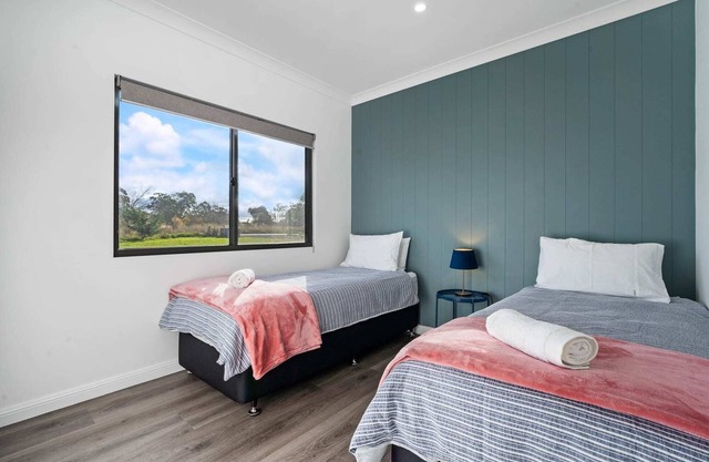 Glenowrie Cottage - 1 King, 2 Singles - Farm Stay