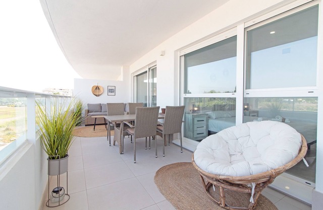 Global Properties: Apartment with terrace and swimming pool in Canet Beach