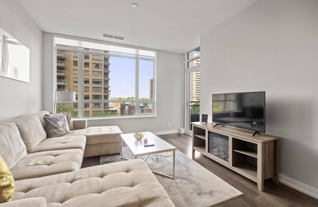 GLOBALSTAY. 2 Bedroom Deluxe Apartment w Balcony