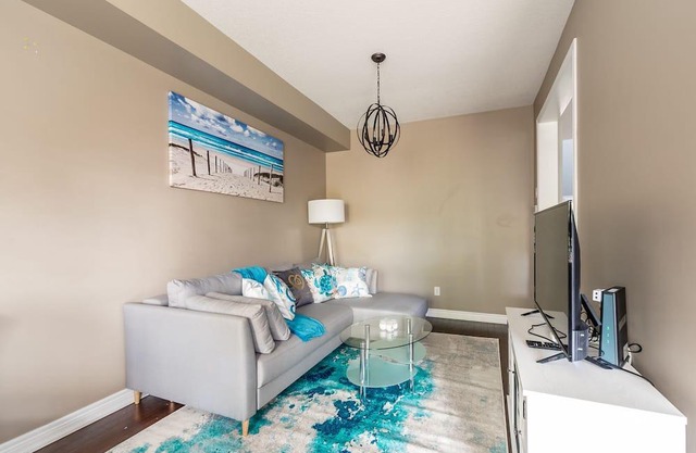 GLOBALSTAY. Luxury 3BR 2.5 BA Townhome. HOT TUB, GYM,Sauna,BBQ