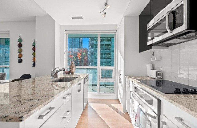 GLOBALSTAY. Modern New 2Bd 2Ba+Den Condo w/Balcony
