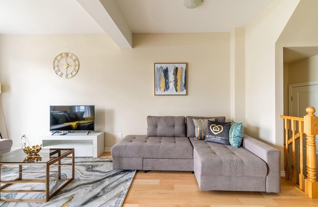 GLOBALSTAY. Modern Townhomes on Lake Ontario
