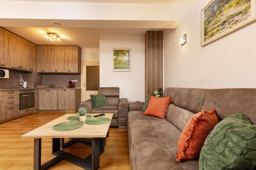 GLORIOUS - 2-Bedroom apartment near Youth Hill by Flat Mаnager