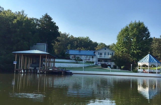 Glorious gateway 4 bedroom lake home- Discount Rates!