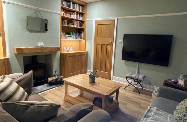 Glossop Retreat - Pet-Friendly | Perfect for 6| Pass the Keys