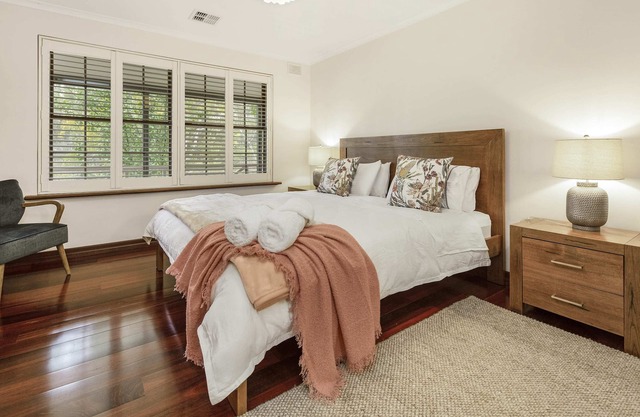 Go Pies! Redgum-Retreat - 4 bdrm - Wildlife