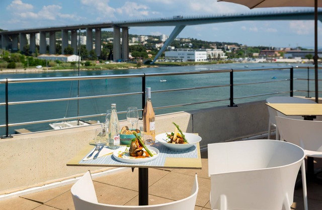 Golden Tulip Martigues Provence