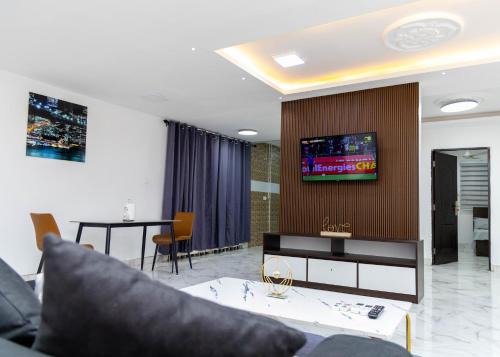 GoldView Apartments, West Trassaco