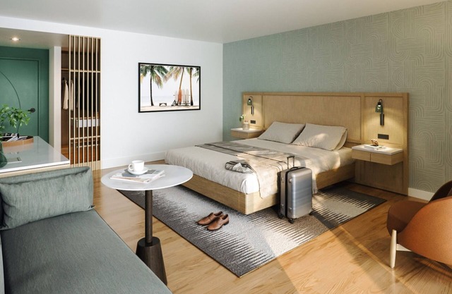 Golf Course Luxury Getaway w/Spa, Pool & Sun-Kissed Beaches
