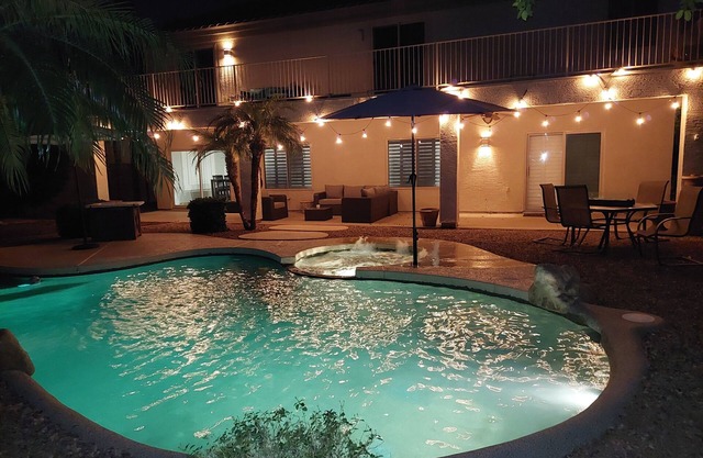 GOLF COURSE Serinity in Backyard, 5 Bd/3 Ba, Heated Pool/Jacuzzi