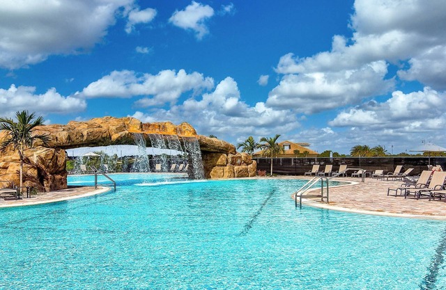 Golf Enthusiast's Paradise - Private Condo, Heated Pool, Tennis, Fitness Center, Gated Community!