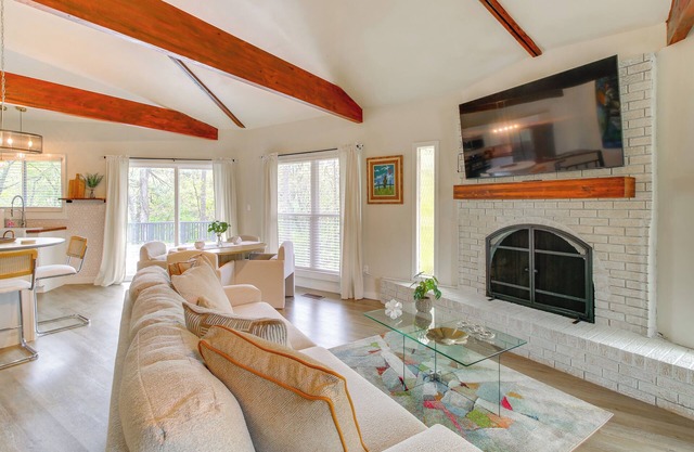 Golf Getaway w/Pool Access Near Lake Catherine!